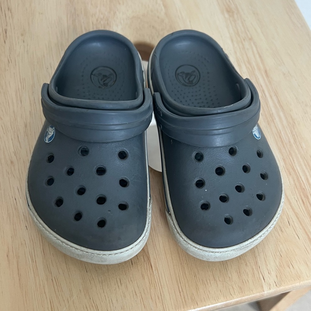 Kids Gray Crocs Size 7